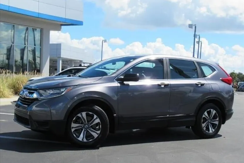 2017 Honda CR-V LX photo 1