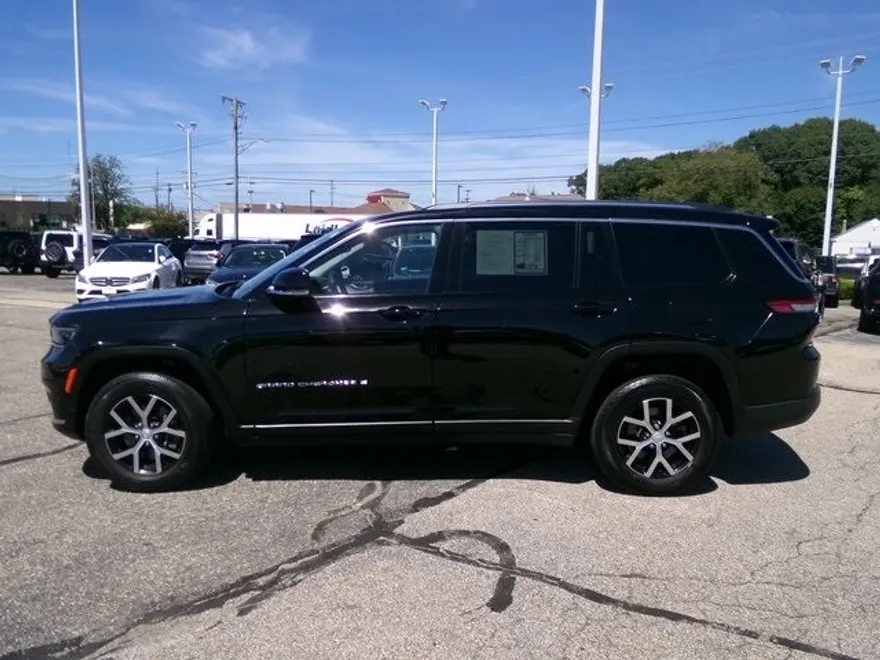 2023 Jeep Grand Cherokee Limited photo 1