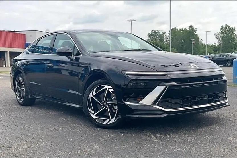 2024 Hyundai Sonata SEL photo 1