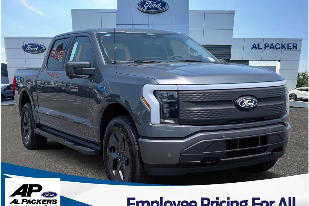 2025 Ford F-150 Lightning photo 1