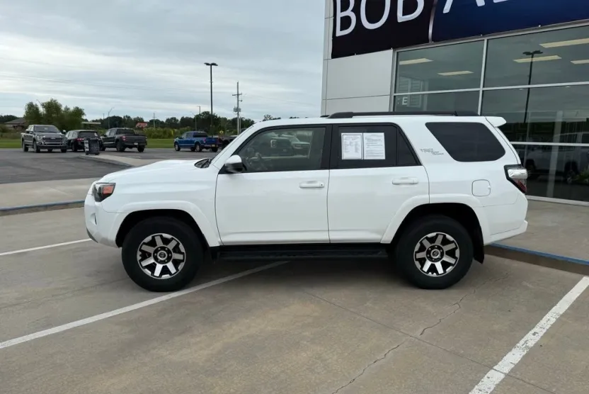 2023 Toyota 4Runner TRD Off-Road photo 1