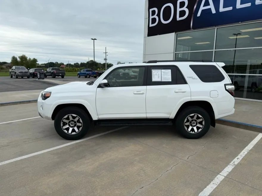 2023 Toyota 4Runner TRD Off-Road photo 1