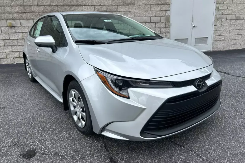 2026 Toyota Corolla LE photo 1