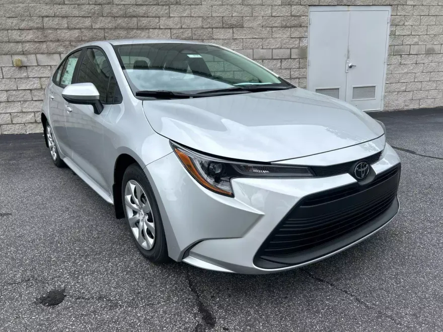 2026 Toyota Corolla LE photo 1