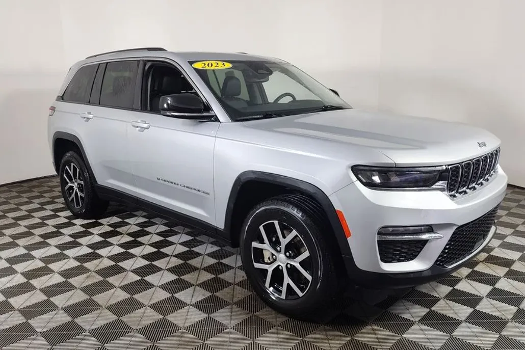 2023 Jeep Grand Cherokee Limited photo 1