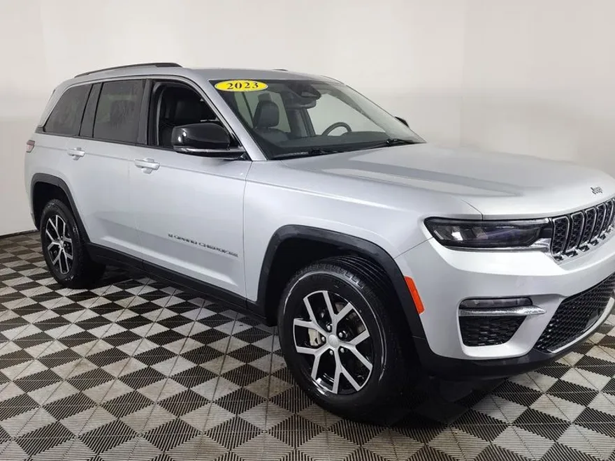 2023 Jeep Grand Cherokee Limited photo 1