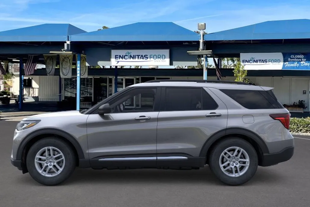 2025 Ford Explorer photo 1