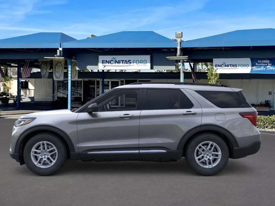 2025 Ford Explorer photo 1