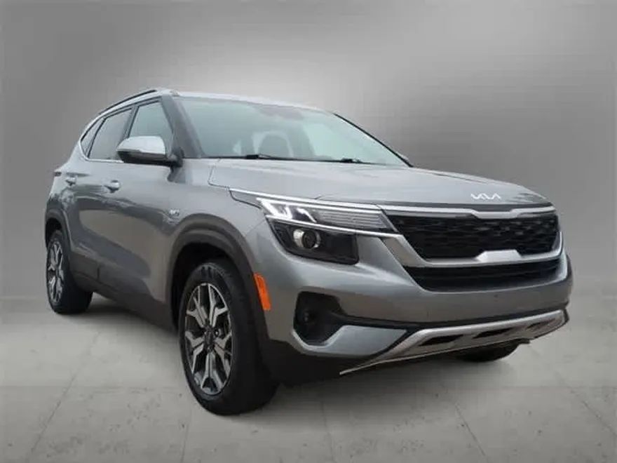 2023 Kia Seltos EX photo 1