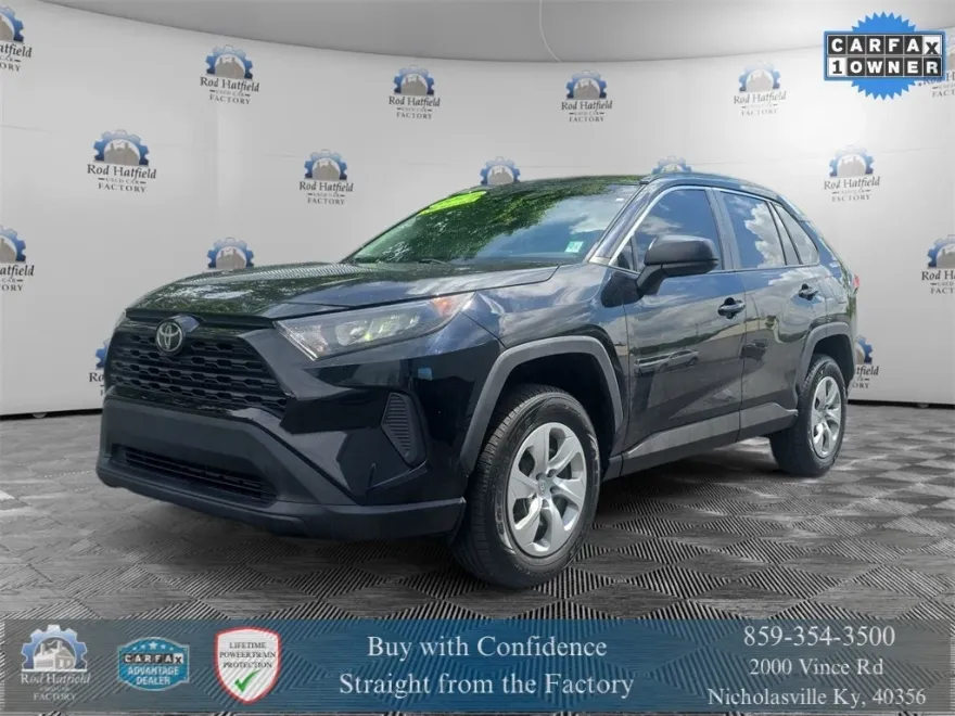 2021 Toyota RAV4 LE photo 1