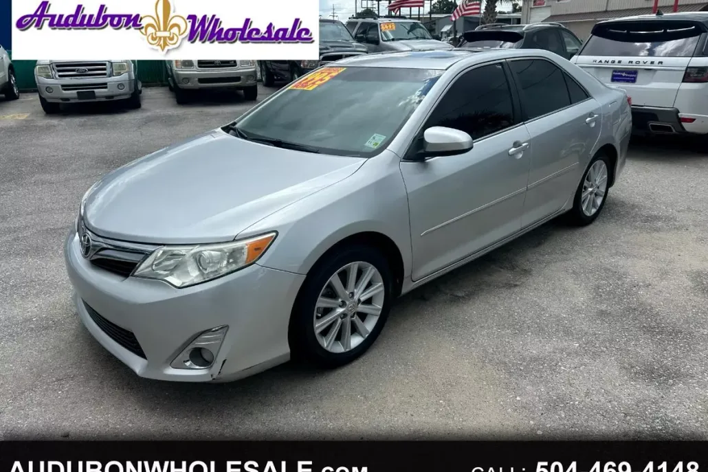 2012 Toyota Camry SE photo 1