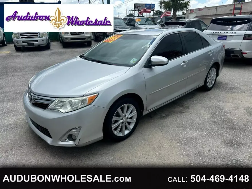 2012 Toyota Camry SE photo 1