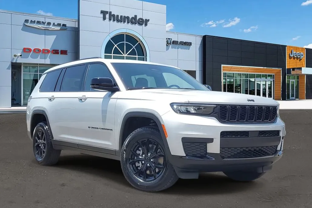 2025 Jeep Grand Cherokee Altitude photo 1