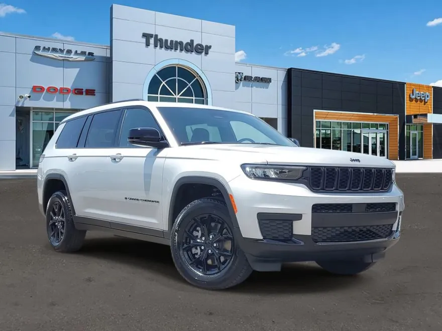 2025 Jeep Grand Cherokee Altitude photo 1