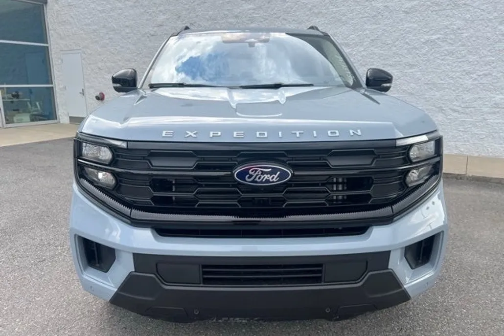2025 Ford Expedition MAX photo 1