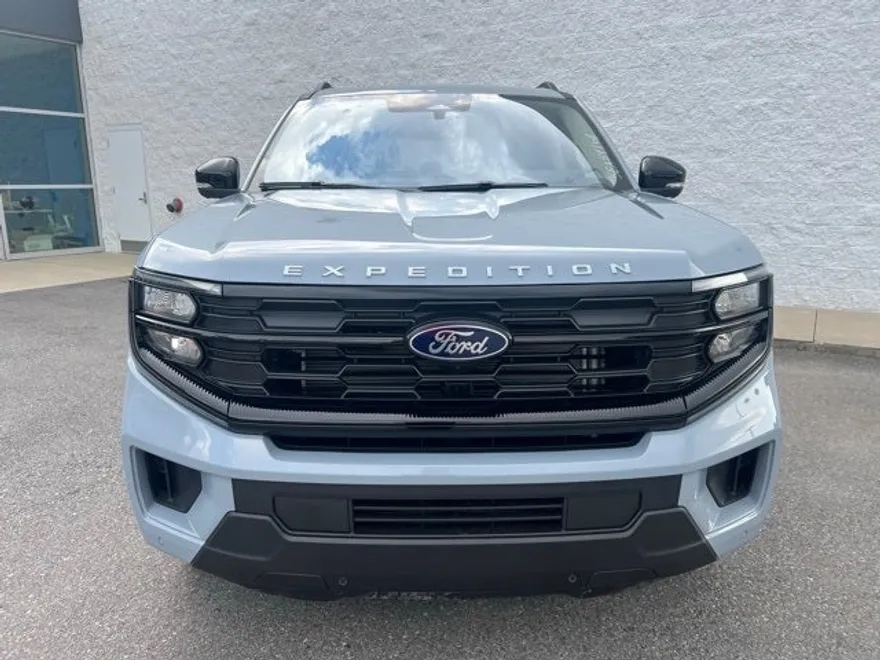 2025 Ford Expedition MAX photo 1