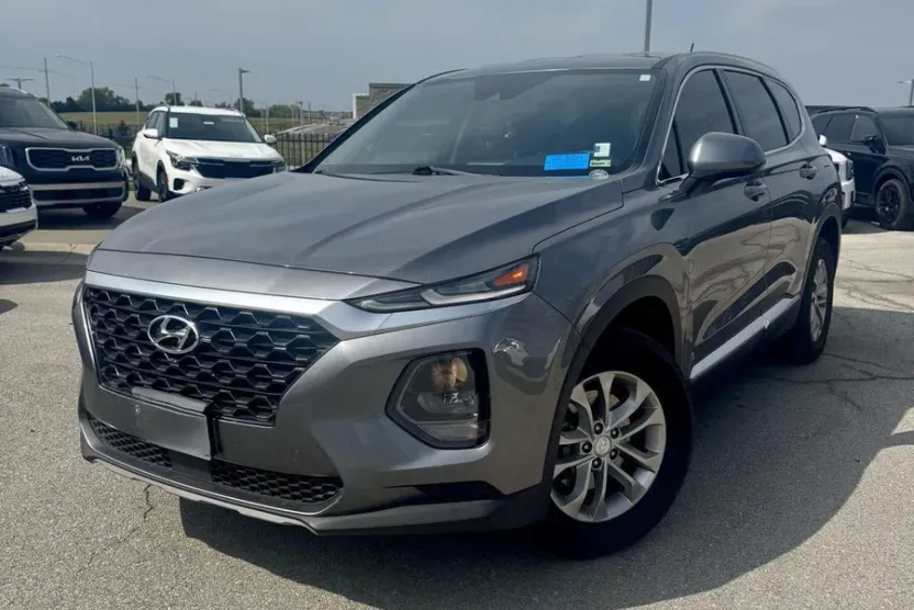 2019 Hyundai Santa Fe SE photo 1