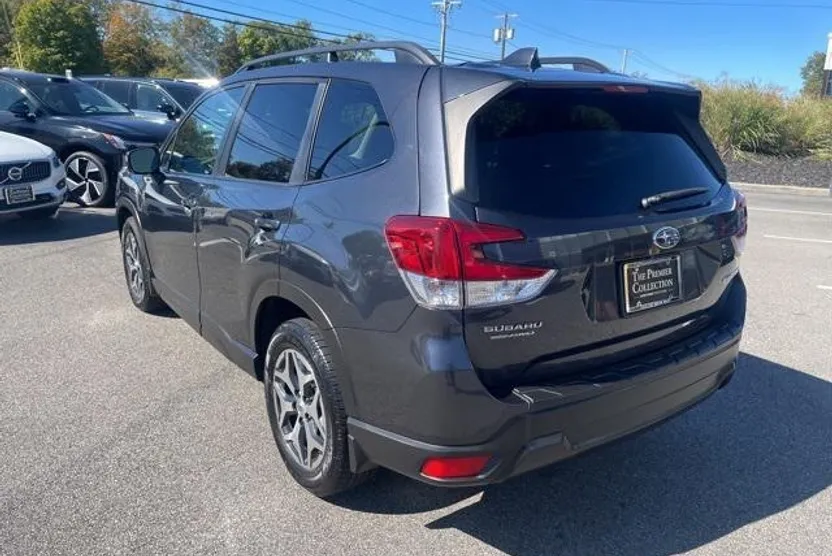 2019 Subaru Forester Premium photo 1