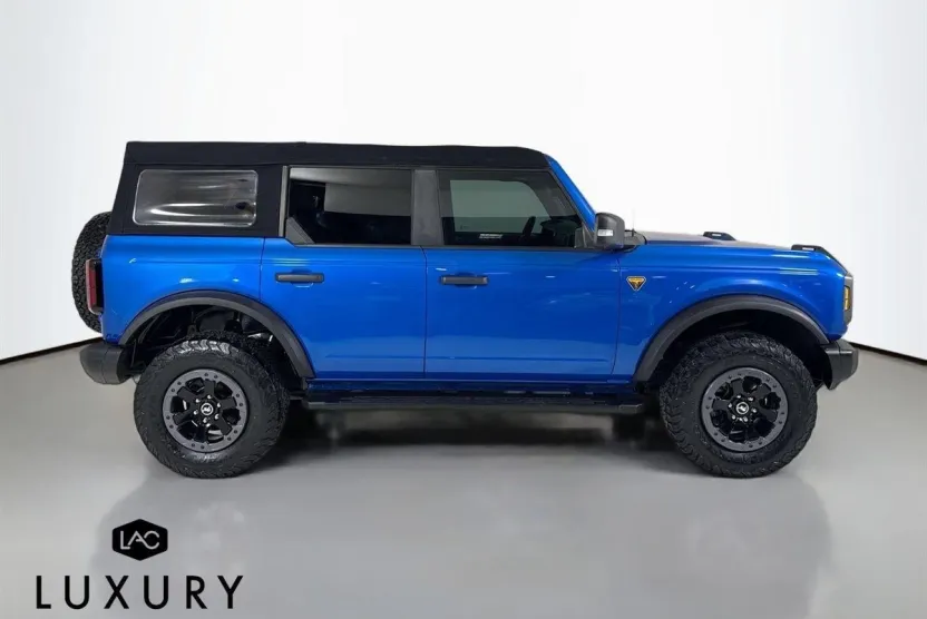 2022 Ford Bronco Badlands photo 1