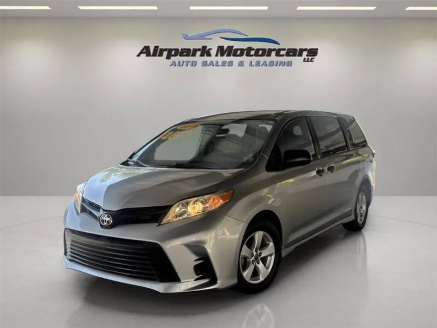 2019 Toyota Sienna L photo 1