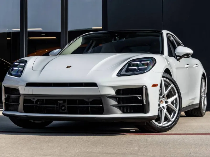 2025 Porsche Panamera 4 photo 1