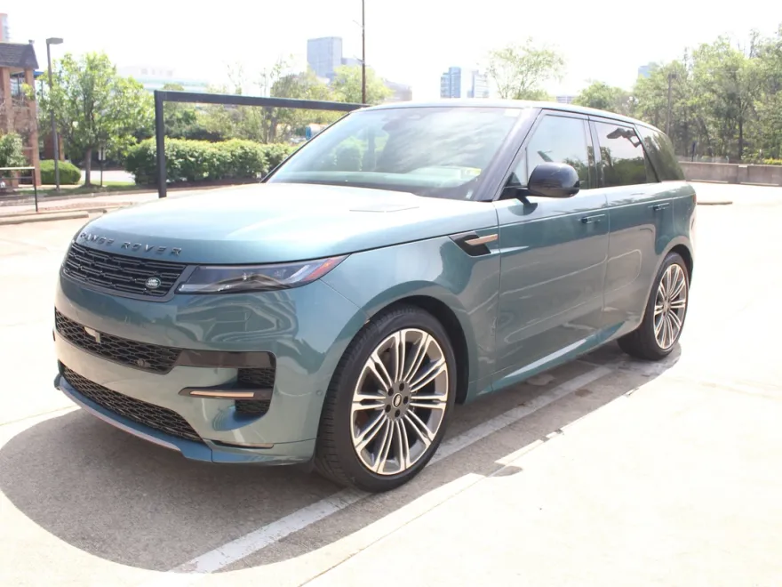 2024 Land Rover Range Rover Sport SE photo 1