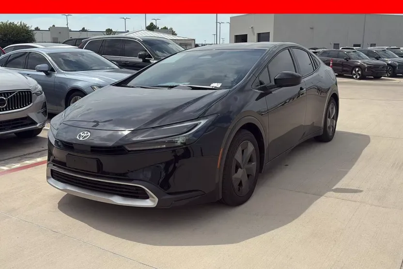 2025 Toyota Prius Plug-in Hybrid SE photo 1