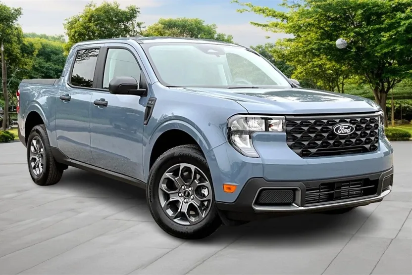 2025 Ford Maverick XLT photo 1