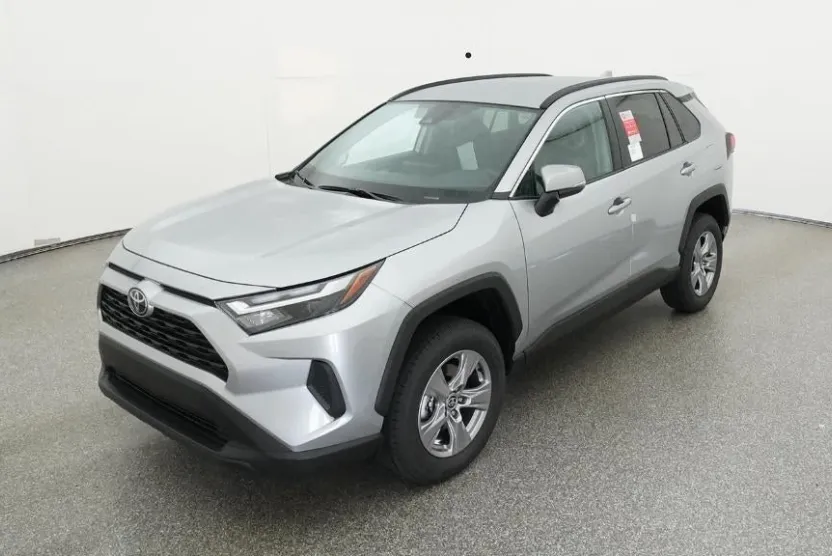 2025 Toyota RAV4 XLE photo 1