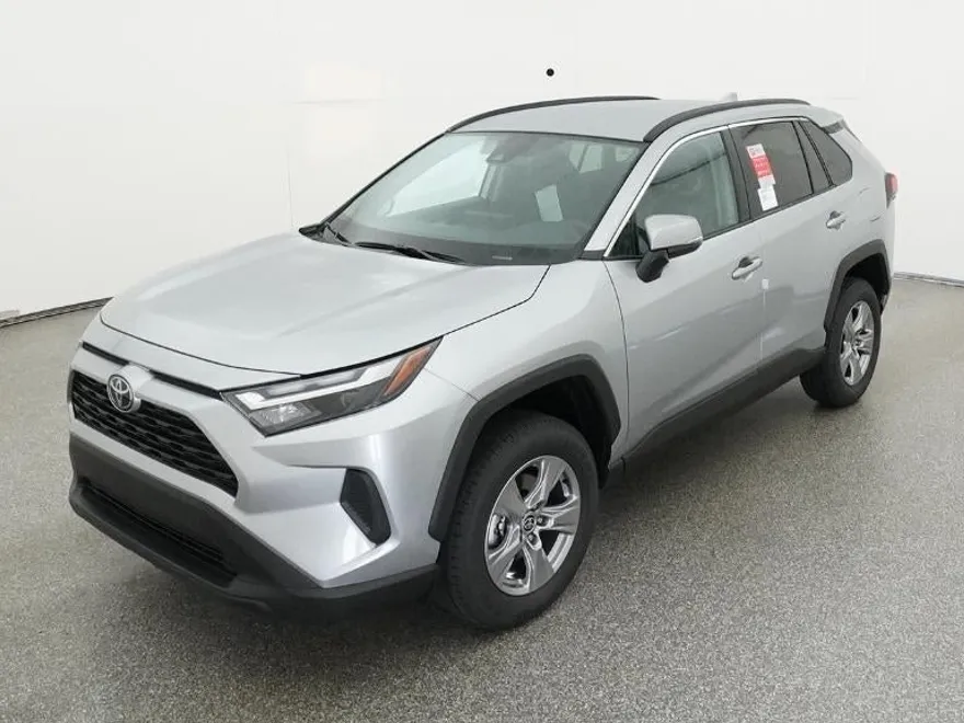 2025 Toyota RAV4 XLE photo 1