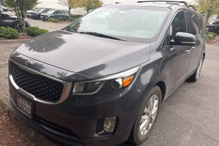 2017 Kia Sedona EX photo 1