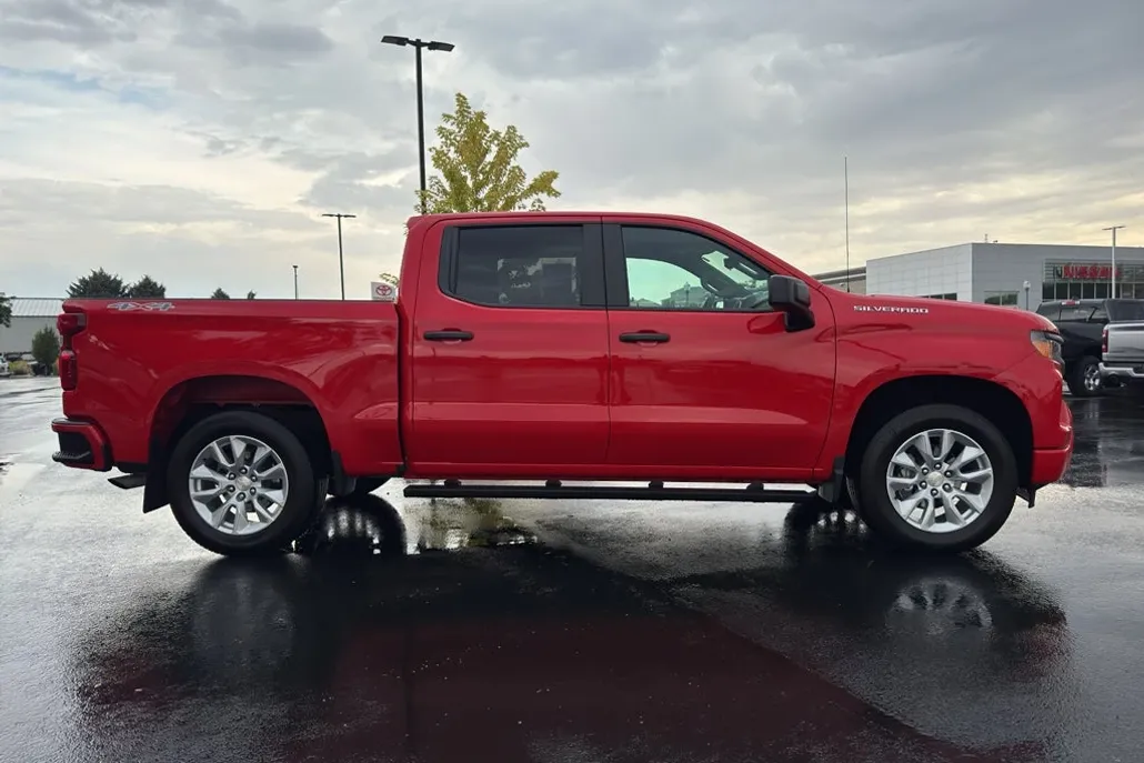 2022 Chevrolet Silverado Custom photo 1