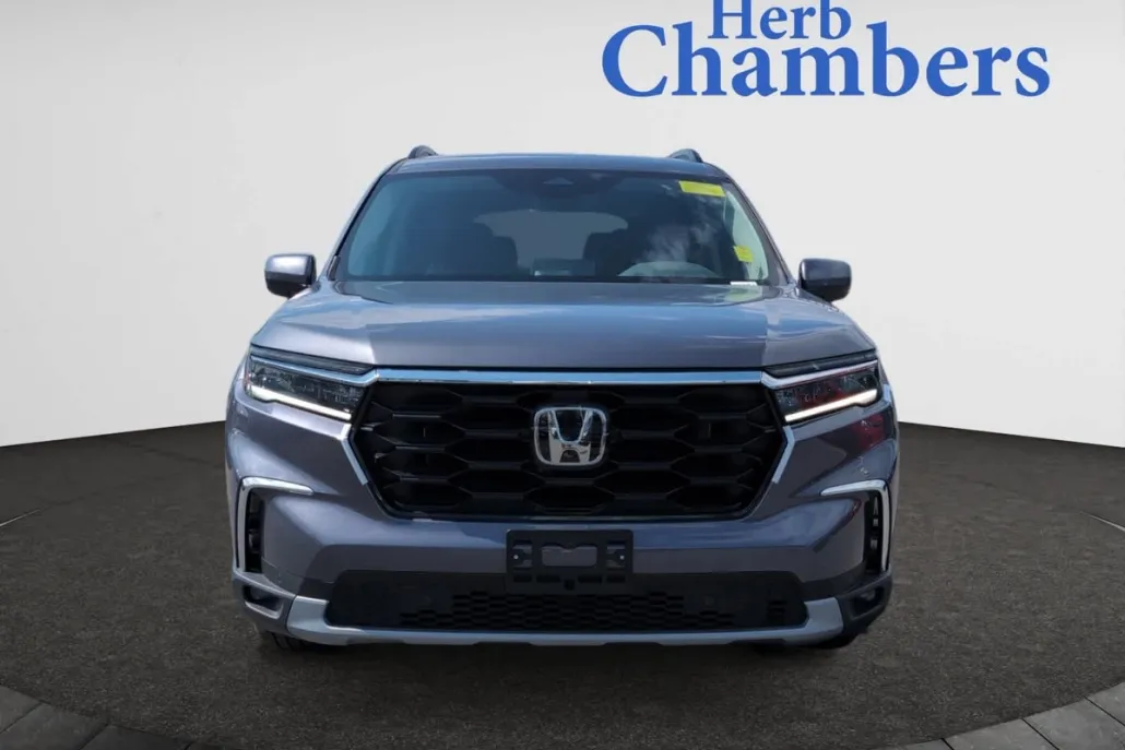 2025 Honda Pilot Touring photo 1