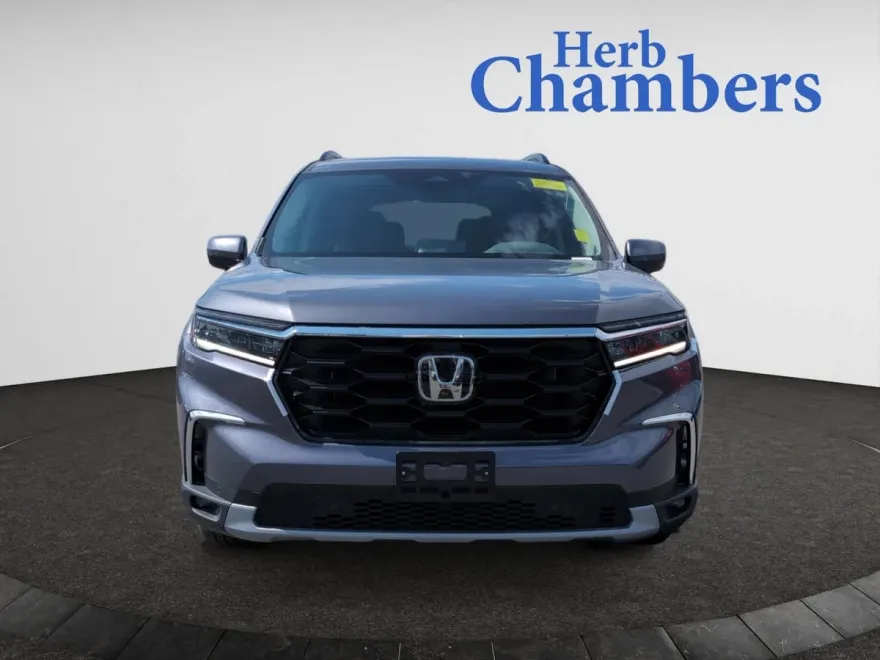 2025 Honda Pilot Touring photo 1