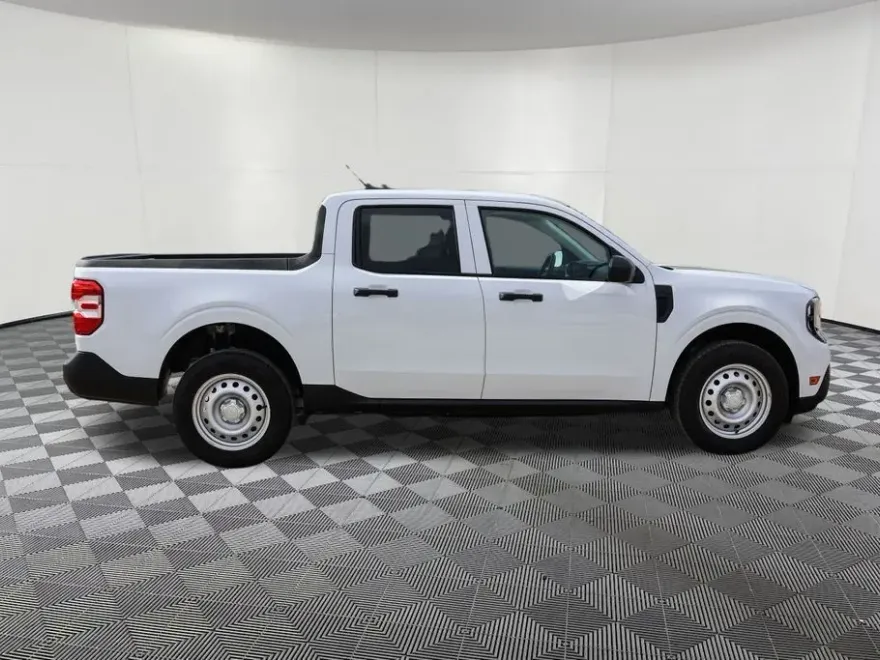 2025 Ford Maverick XL photo 2