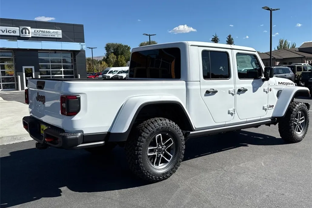 2025 Jeep Gladiator Mojave photo 1