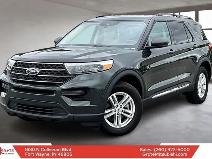 2023 Ford Explorer XLT photo 1