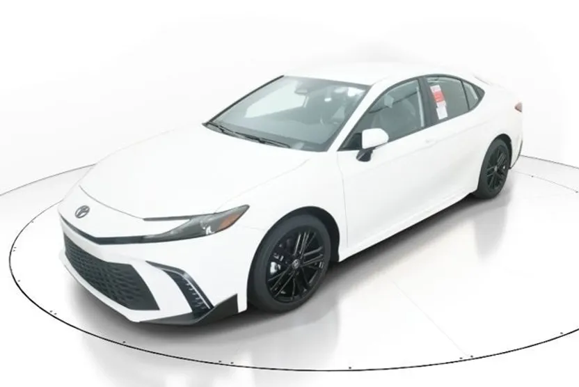 2026 Toyota Camry SE photo 1