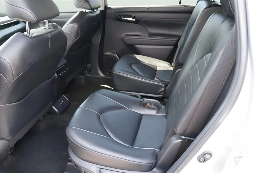 2024 Toyota Highlander Platinum photo 1
