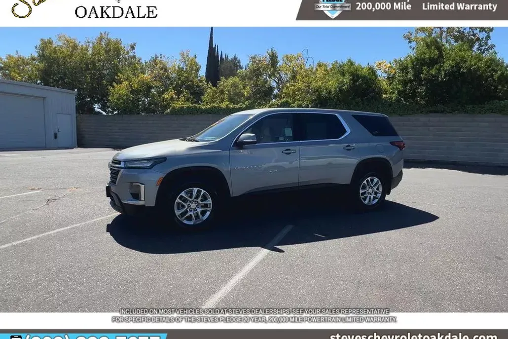 2023 Chevrolet Traverse LS photo 1
