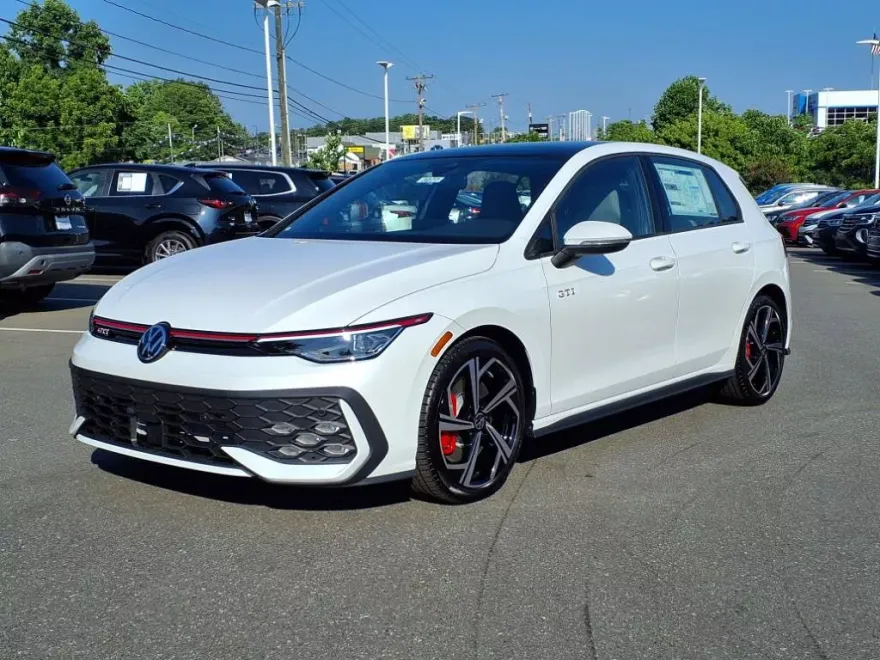 2025 Volkswagen Golf GTI SE photo 1