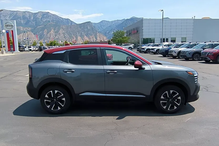 2025 Nissan Kicks SV photo 1