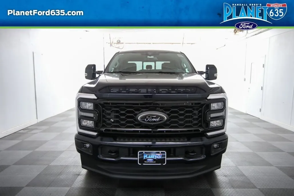 2025 Ford F-250 Lariat photo 1