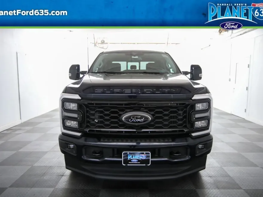 2025 Ford F-250 Lariat photo 1