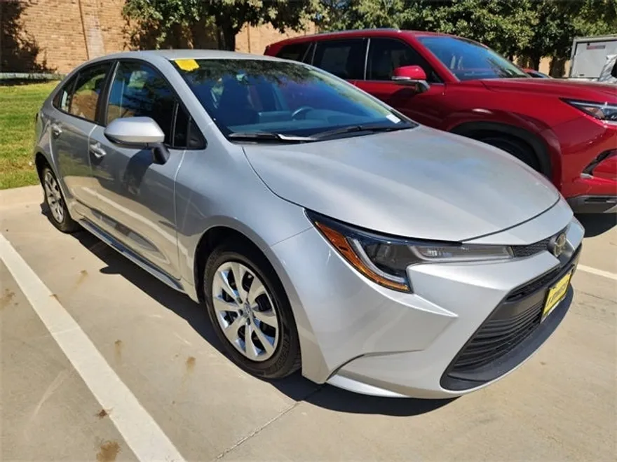 2024 Toyota Corolla LE photo 1