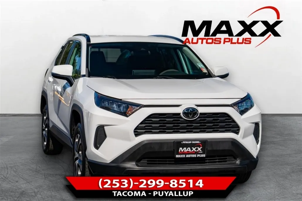 2021 Toyota RAV4 LE photo 1