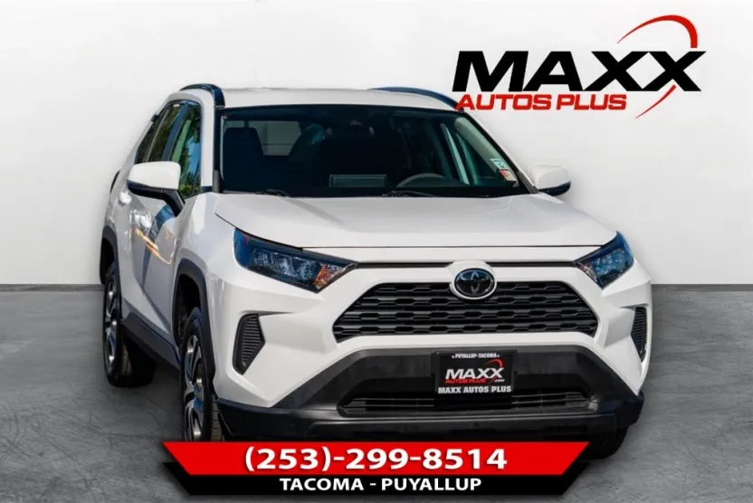 2021 Toyota RAV4 LE photo 1