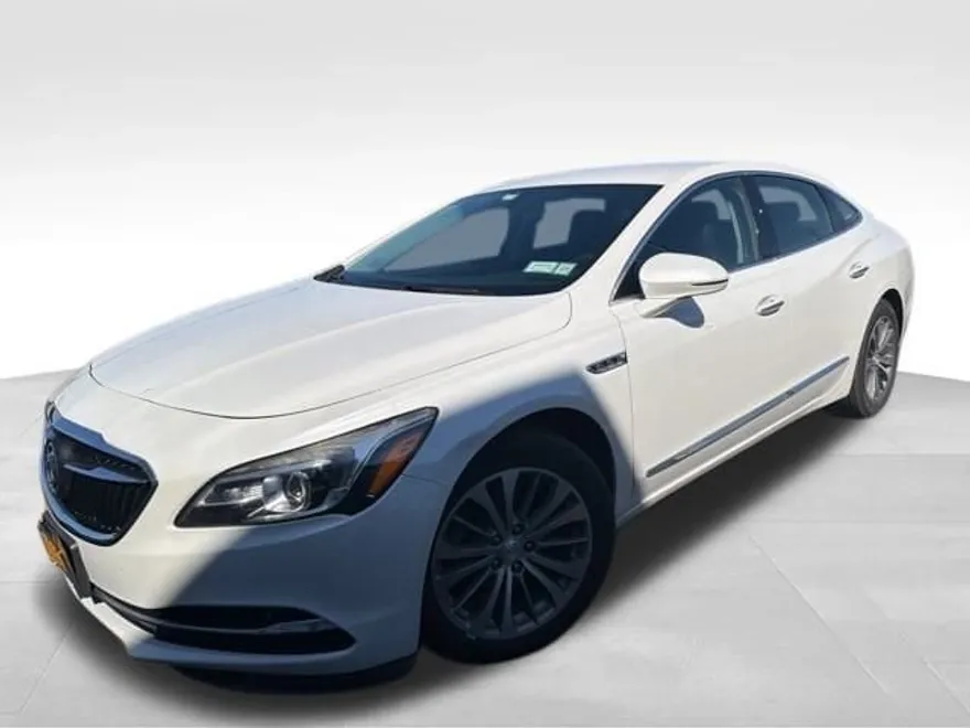 2017 Buick LaCrosse Essence photo 1