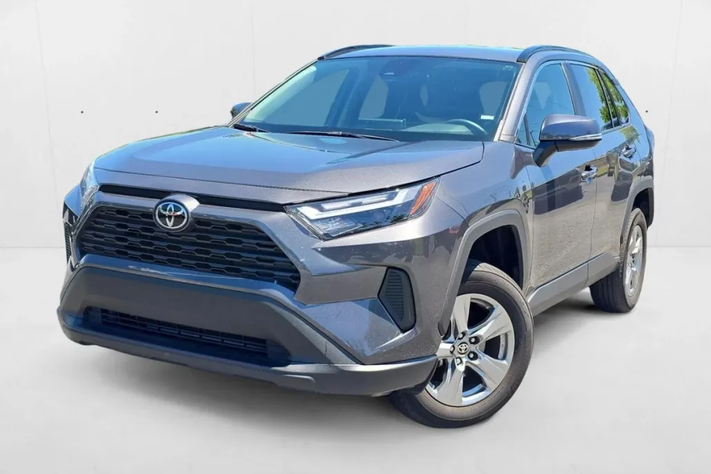 2024 Toyota RAV4 XLE photo 1