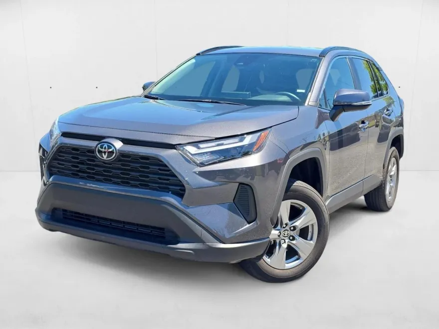 2024 Toyota RAV4 XLE photo 1